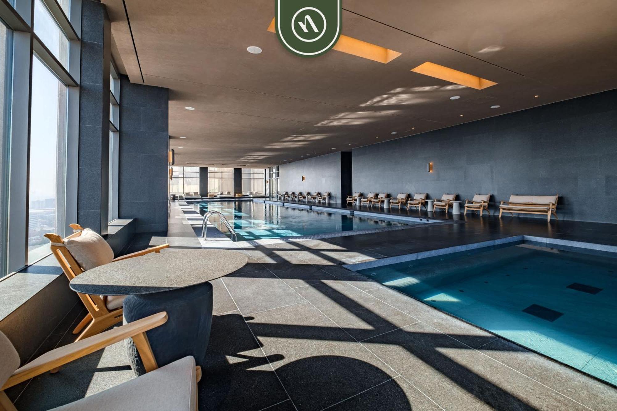 Apartment Overlooking The Revolution Monument Mexico City